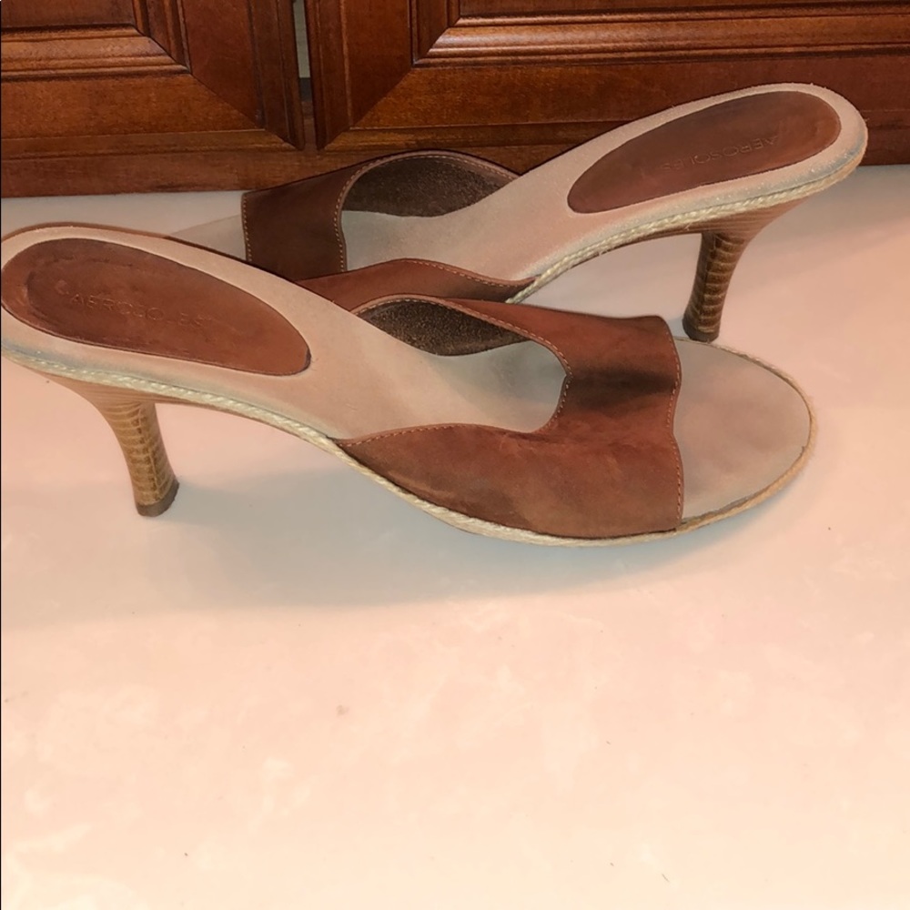 Aerosols Rope Around Heels